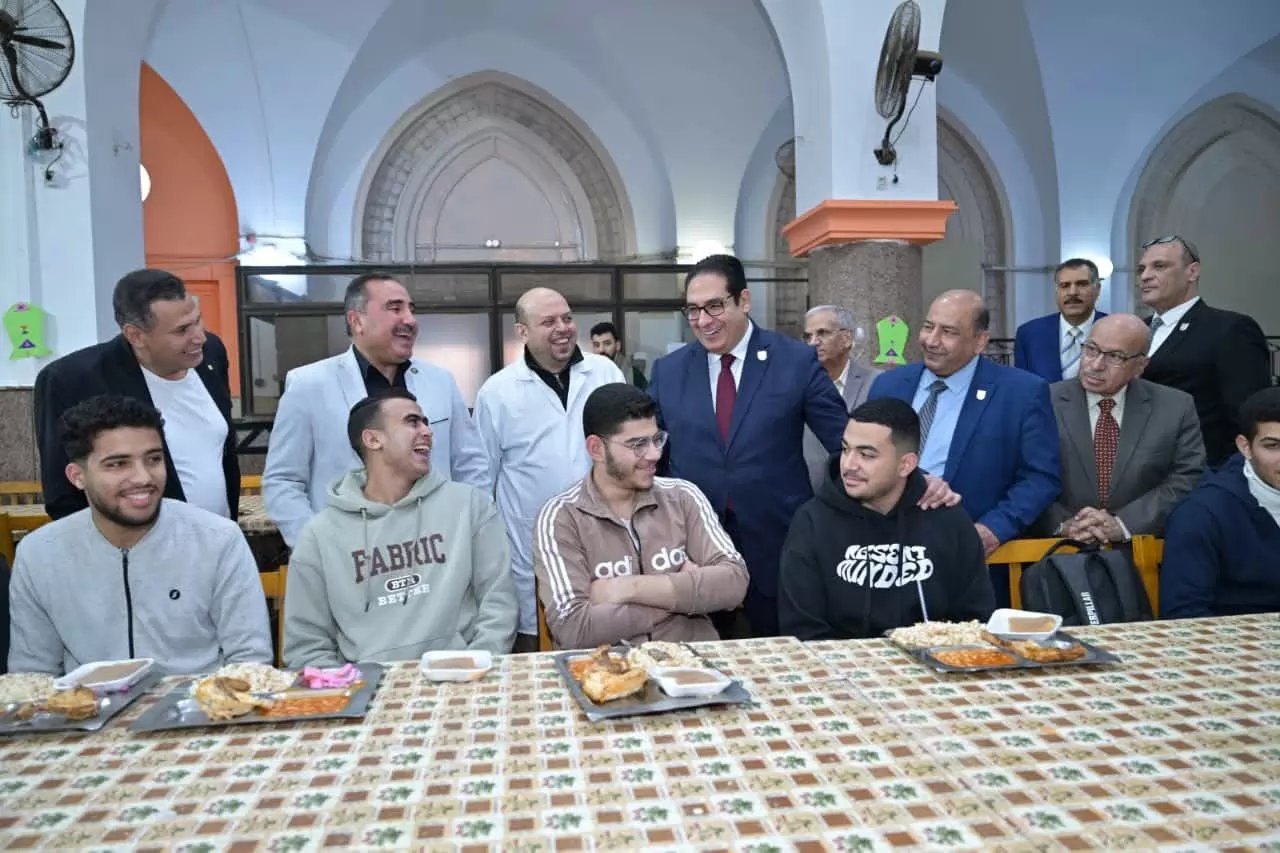 رئيس جامعة القاهرة: نحرص على التواصل المستمر مع الطلاب 