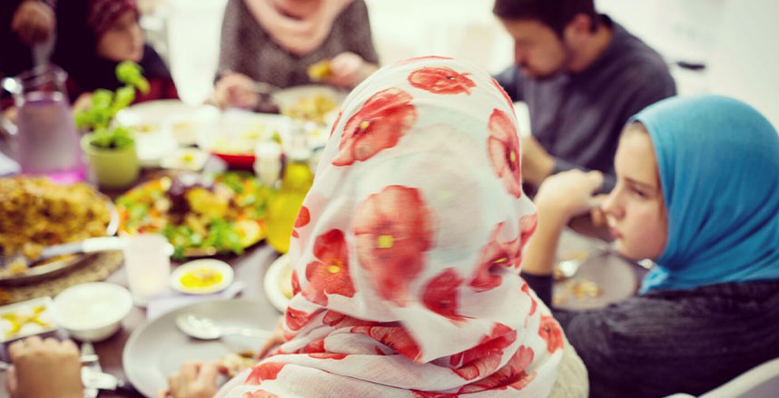 لماذا يجب زيارة الأقارب في أول يوم العيد؟.. الإفتاء: احرصوا عليها لـ4 أسباب