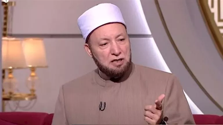 ما حكم نسخ الأبحاث من المواقع دون الإشارة إلي مصدرها؟