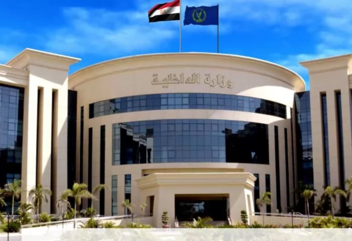 الداخلية تكشف حقيقة فيديو مطالبة أهالي أبو حماد بمغادرةأسرةمتهم بالقتل