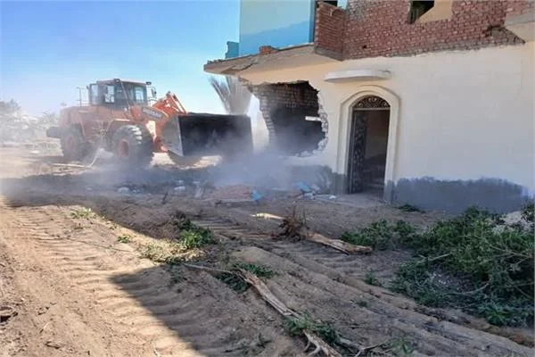 وزيرة الإسكان تصدر قرارات إزالة لمخالفات البناء بمدينة السادات والساحل الشمالي والعبور الجديدة 