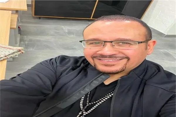 هشام عباس يكشف مفاجأة عن اسمه الحقيقي 