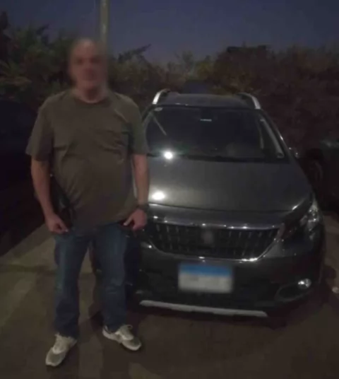​ضبط مدير مبيعات طمس لوحات سيارته بالقاهرة للهروب من المخالفات