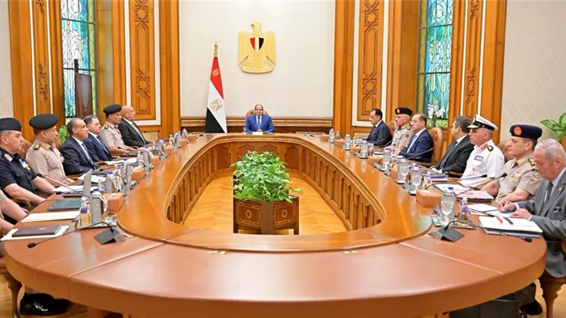  المتحدث الرئاسي ينشر صورًا لترؤس الرئيس السيسي اجتماع مجلس الدفاع الوطني 