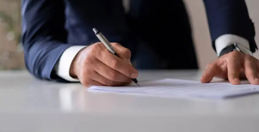 ما حكم توكيل المشتري بالشراء في البيع بالتقسيط؟.. الإفتاء تجيب