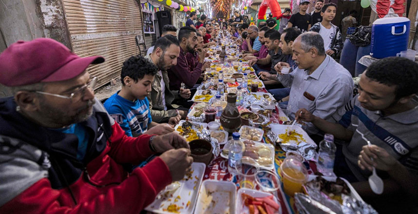 ثواب إطعام الصائمين في رمضان.. يوضحه أمين الفتوى