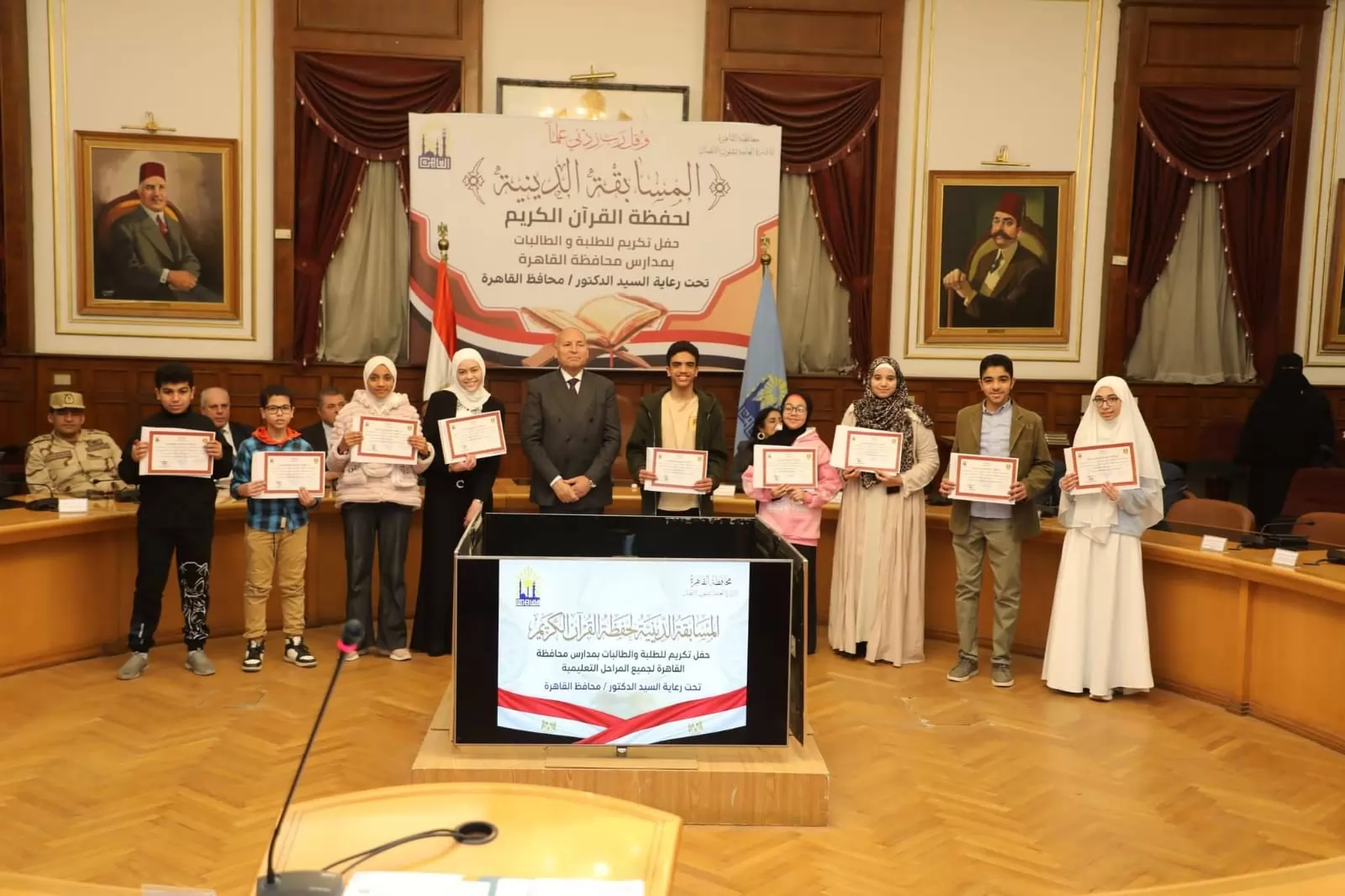 مدير تعليم القاهرة تهنئ توجيه اللغة العربية 