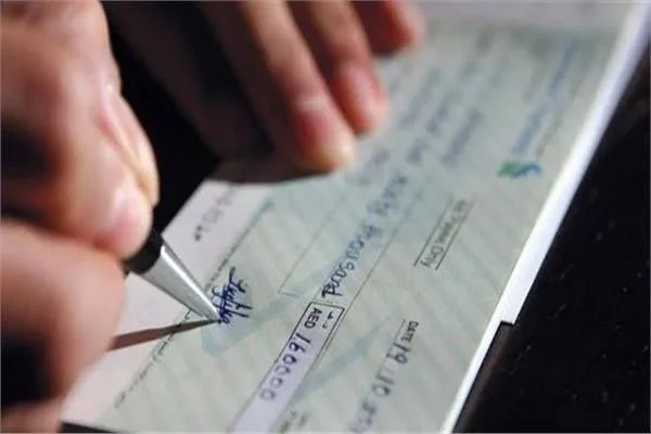 عريس يتهم زوجته بالاعتداء عليه بسلاح أبيض بالمرج.. أجبرته على توقيع إيصالات أمانة 