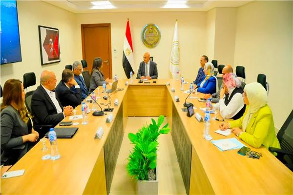 وزيرالتعليم يبحث تعزيز التعاون مع الأمين العام للاتحاد الدولي للرياضة المدرسية 
