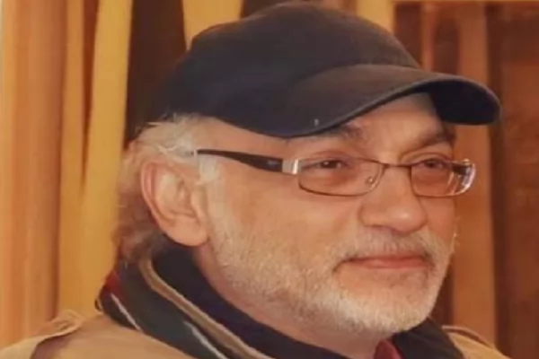 الموت يفجع الفنان أشرف فاروق