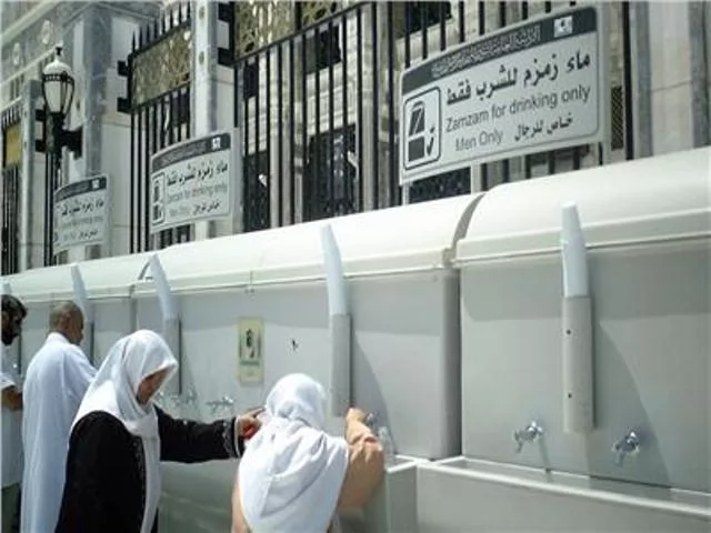 هل تقتصر بركة ماء زمزم فى الحرم فقط؟