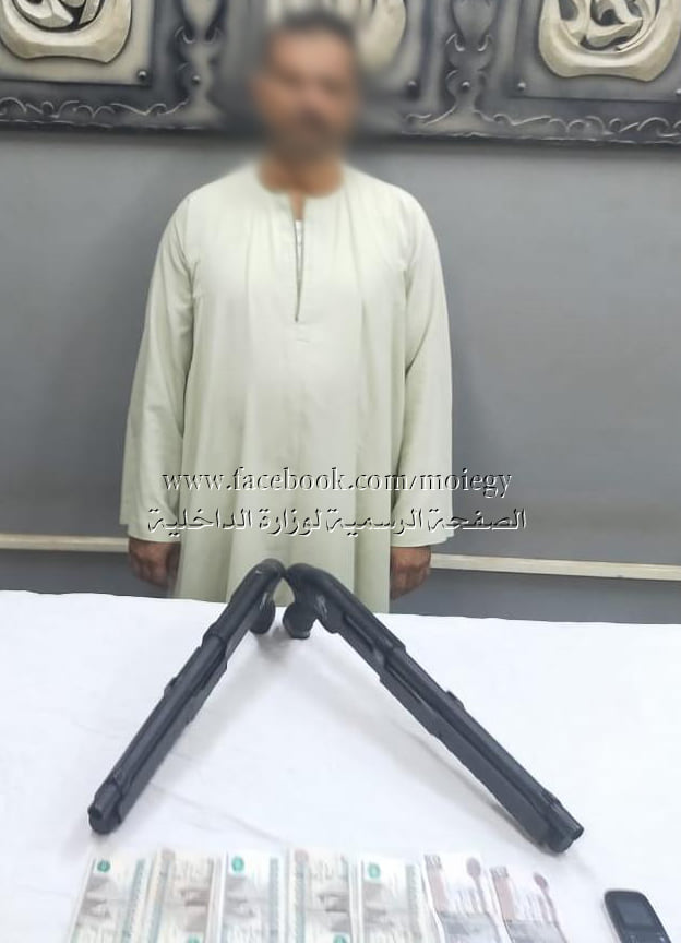ضبط أحد العناصر الإجرامية بالجيزة وبحوزته أسلحة نارية بقصد الإتجار