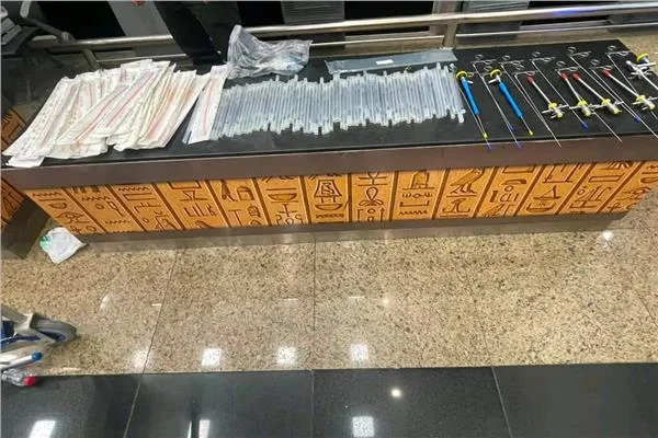 إحباط تهريب 298 قطعة مستلزمات طبية بمطار سفنكس 