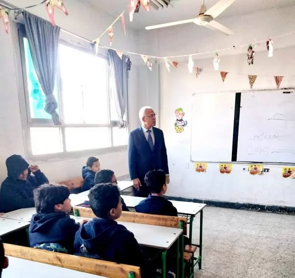مدير تعليم الإسماعيلية يتفقد المدارس الرسمية للغات