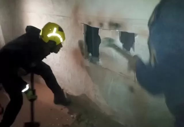 الأجهزة الأمنية بالإسكندرية تنقذ 3 أجانب احتُجزوا داخل مصعد