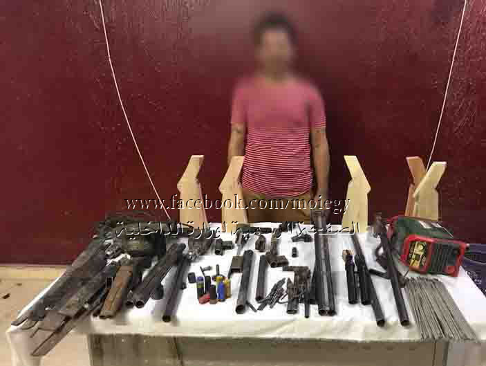 ضبط أحد العناصر الإجرامية بقنا لقيامه بالإشتراك مع آخر فى إدارة ورشة لتصنيع الأسلحة النارية والإتجار فيها
