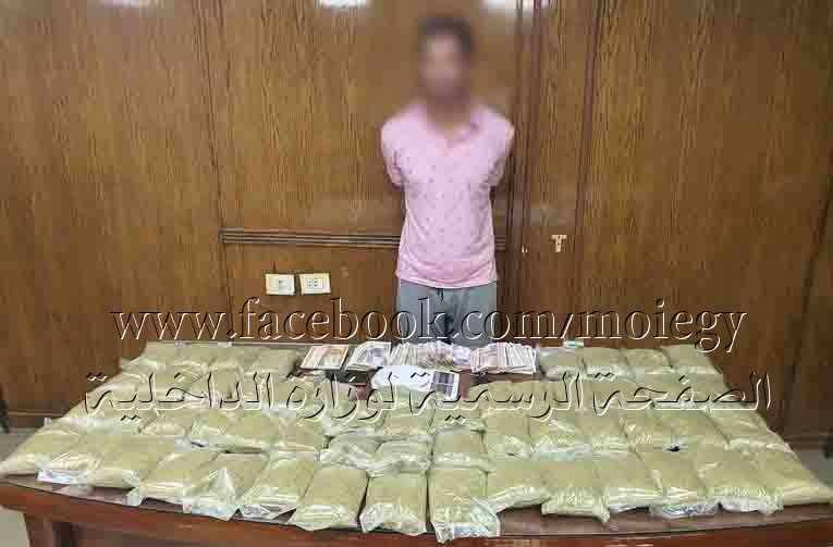 ضبط أحد العناصر الإجرامية بالجيزة وبحوزته 15 كيلو جرام من مخدر الأستروكس بقصد الإتجار