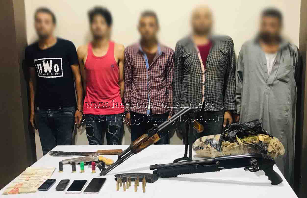 ضبط 5 من العناصر الإجرامية بالشرقية لقيامهم بالإتجار فى المواد المخدرة وبحوزتهم أسلحة نارية وبيضاء 