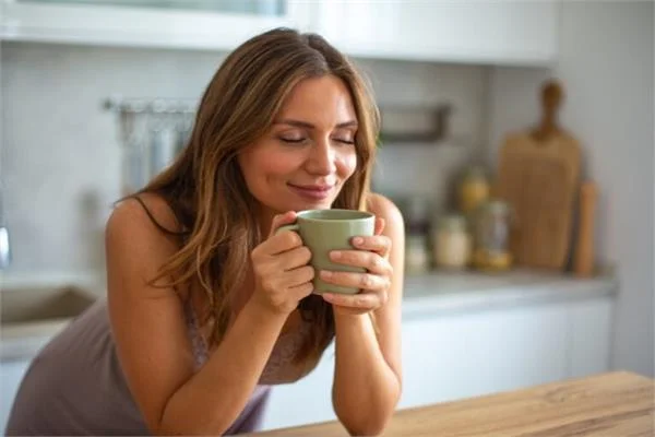 دقيقة بدقيقة.. تعرف على ما يحدث لجسمك بعد شرب القهوة 