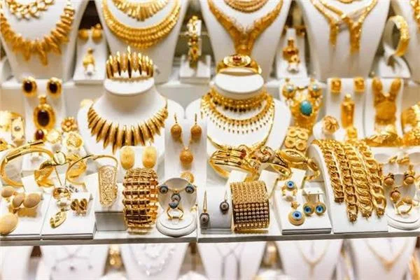  الذهب يترقب «جاكسون هول».. هل تحسم تصريحات الفيدرالي اتجاه الأسعار؟ 