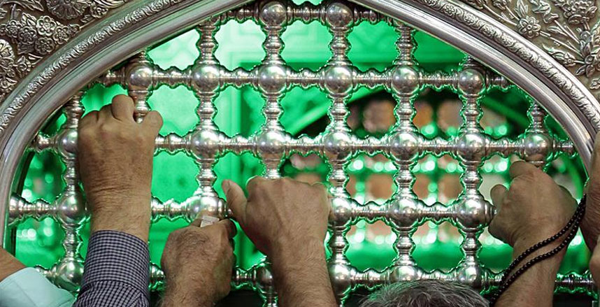 حكم المسح على القبر