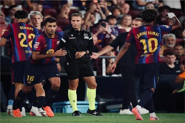 برشلونة يهزم بلباو ويقتنص صدارة الدوري الإسباني 