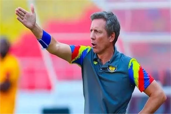 ألكسندر سانتوس يقترب من تدريب الزمالك