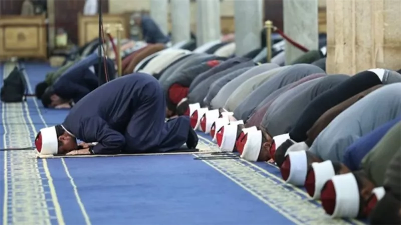 مواقيت الصلاة اليوم الجمعة بعد تطبيق التوقيت الشتوي 2026 