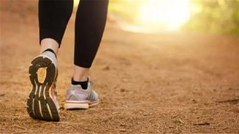  أبرزها المشي.. 5 عادات بسيطة تحميك من النوبات القلبية 