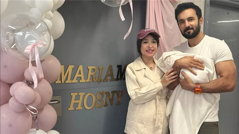  حسني شتا يستقبل مولودته الأولى 