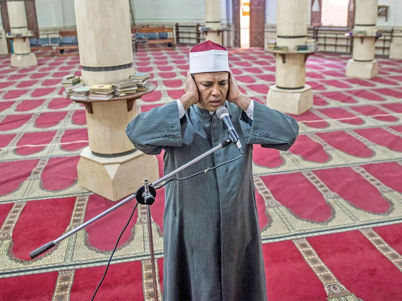 بيان حكم الأذان الثاني في صلاة الجمعة 