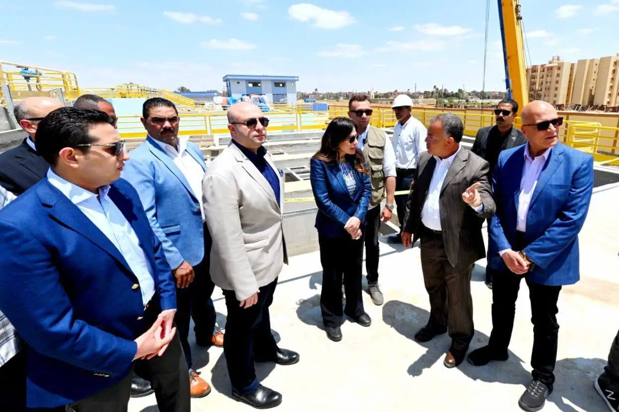 وزيرة الإسكان تتفقد توسعات محطة مياه العزب الجديدة بالفيوم 