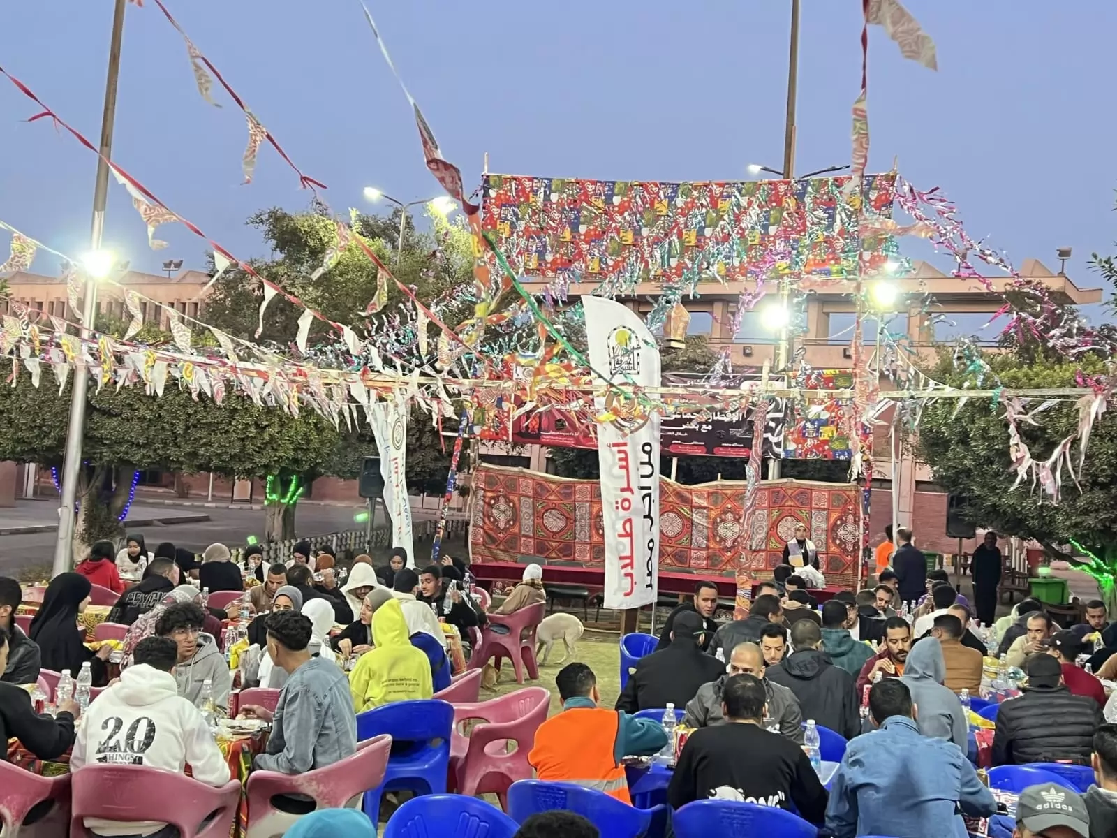 إفطارا جماعيا لطلاب جامعة أسيوط 