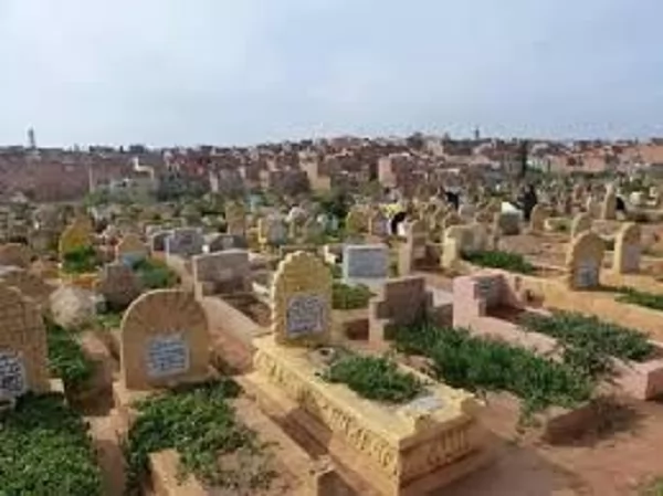 آداب زيارة القبور.. أفعال تسرُّ الموتى وأخرى تؤذيهم
