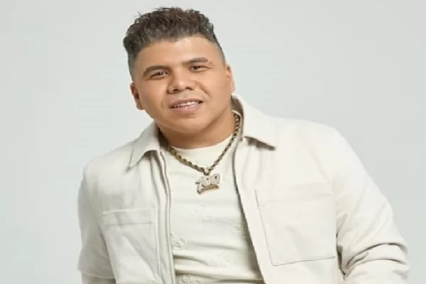 عمر كمال يكشف الفرق بين أرباح الحفلات والسوشيال ميديا